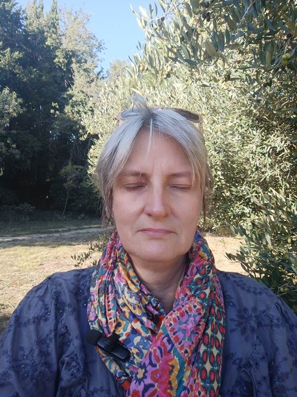 Une image contenant arbre, personne, Visage humain, plein air

Le contenu généré par l’IA peut être incorrect.